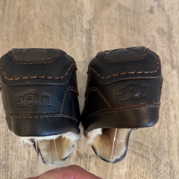 UGG Men's Ascot Brown Leather Slip-On Shearling Loafer Slipper NEW - Picture 7 of 8